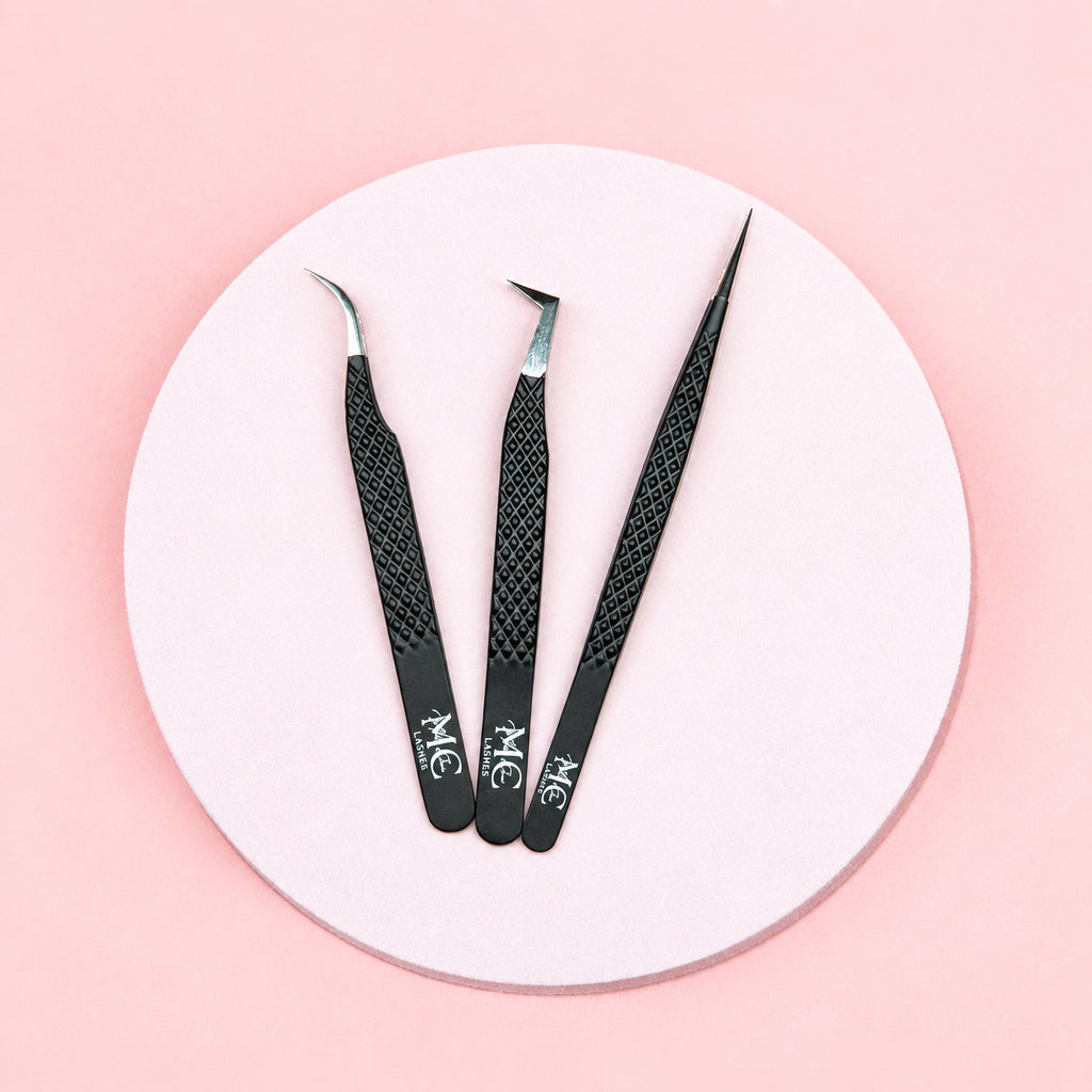 Pinza Curva MC Lashes – Punta de Fibra